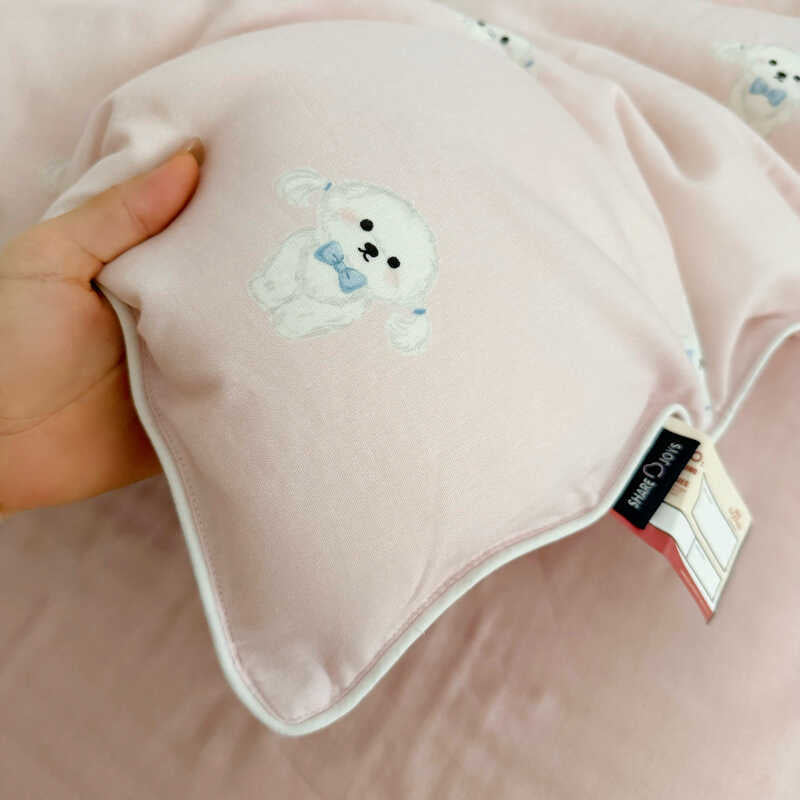 Bedding set with quilted blanket and cute dog designs