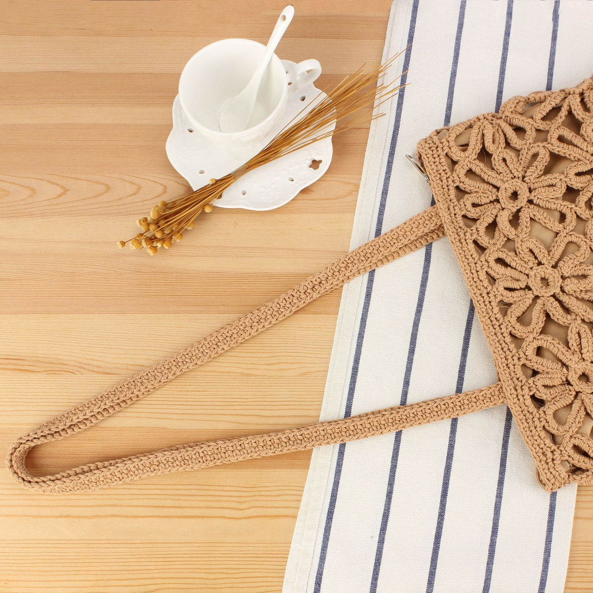 Siopsrl | Handbag made of artistic macramé with floral details Siopsrl