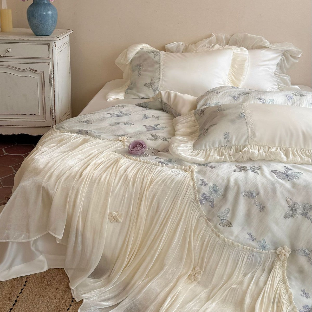 Romantic cotton bedding set with chiffon ruffle, embroidered butterflies and bed skirt Bowlift