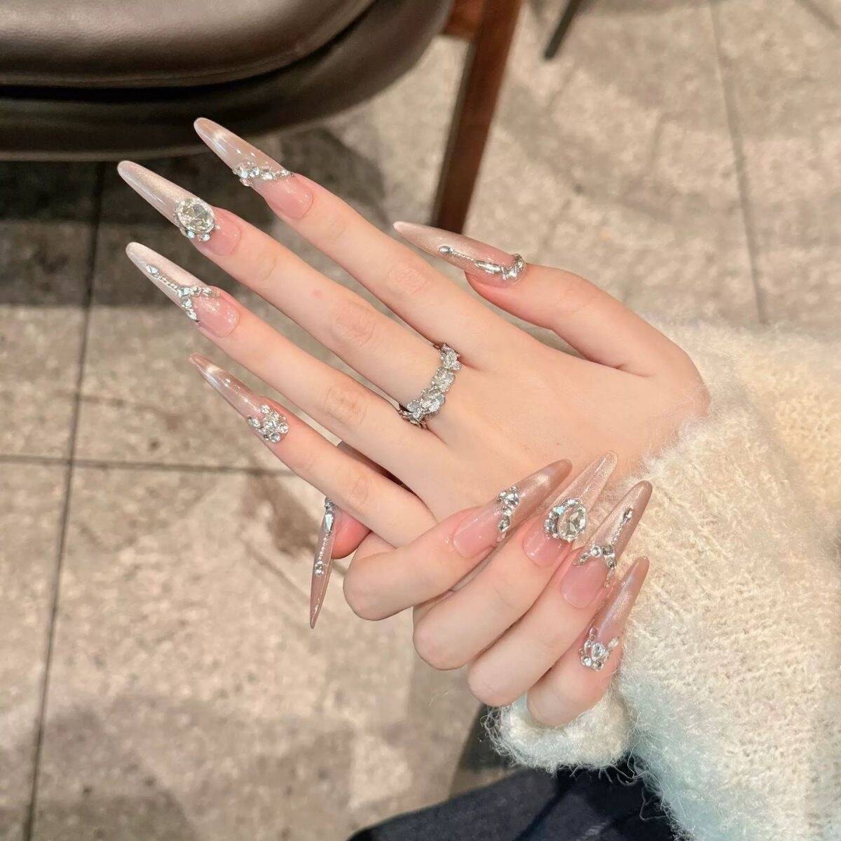 Siopsrl | Decorative Press-On Nails with Gem Accents Siopsrl