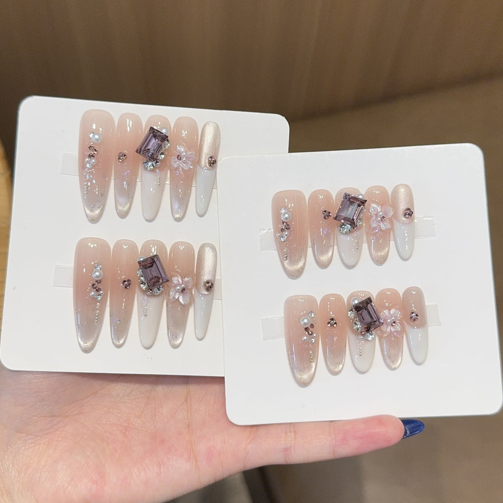 Siopsrl | Artificial nails with elegant jewelry details Siopsrl