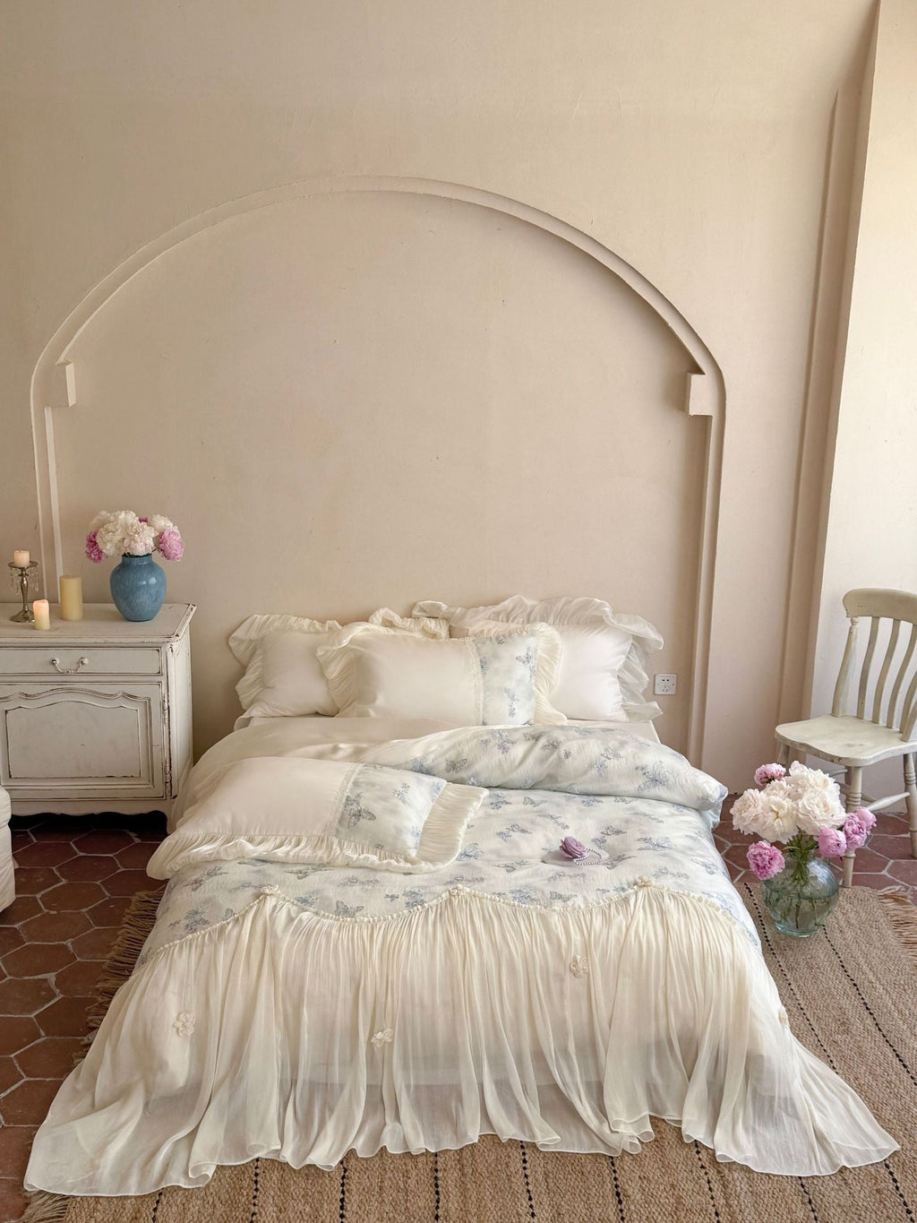 Romantic cotton bedding set with chiffon ruffle, embroidered butterflies and bed skirt Bowlift