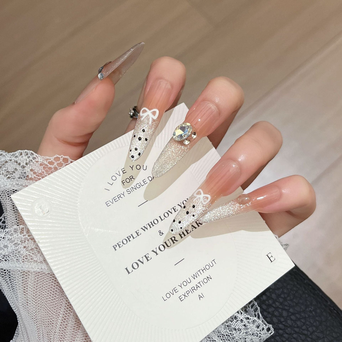 Siopsrl | Decorative Press-On Nails with Gem Accents Siopsrl