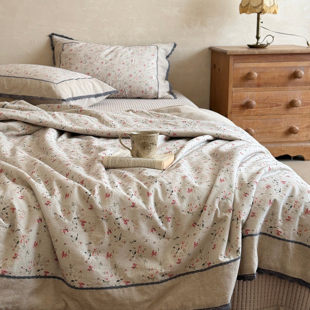 French vintage duvet and pillow set made of cotton-linen with ruffles Bowlift
