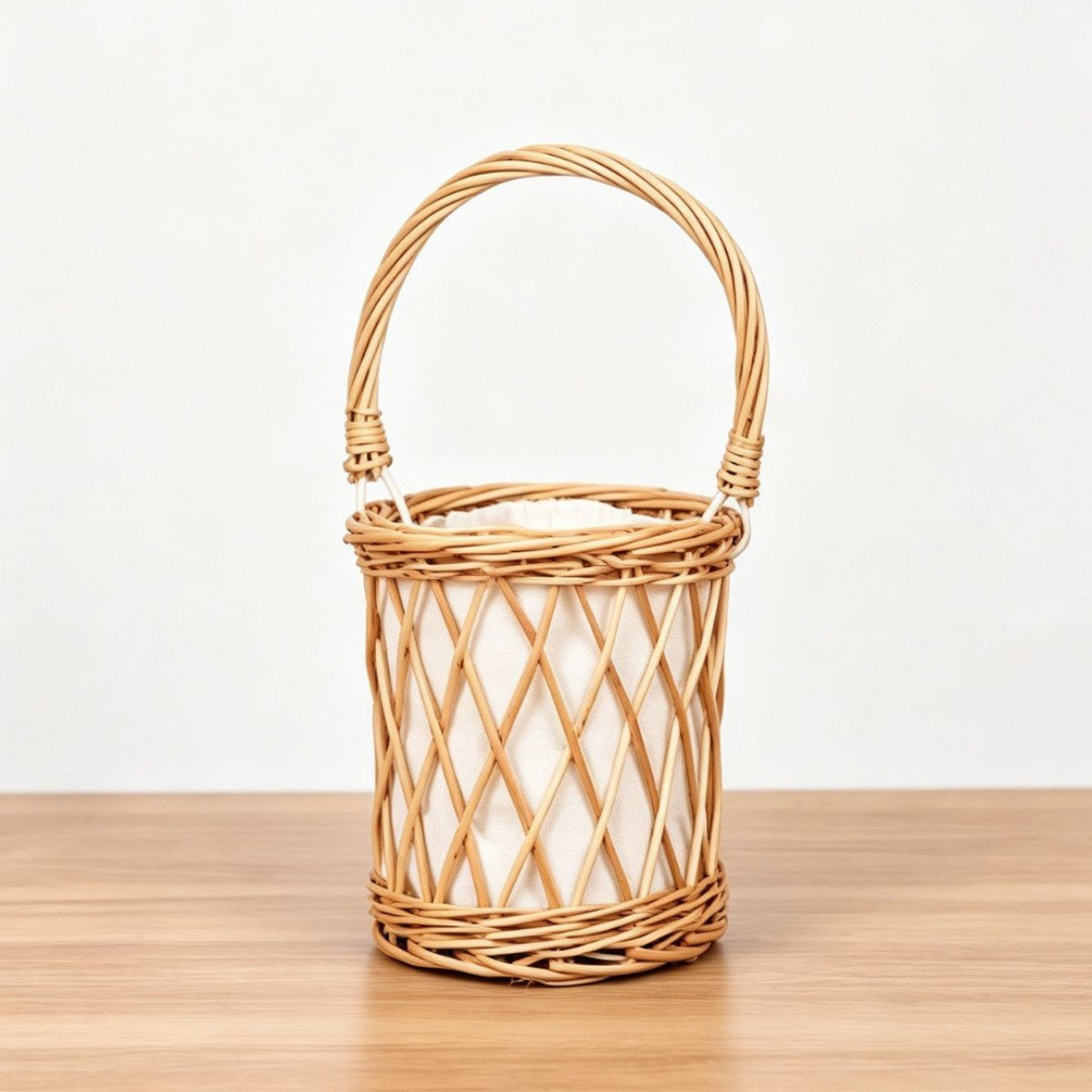 Handcrafted willow basket with cotton lining Siopsrl