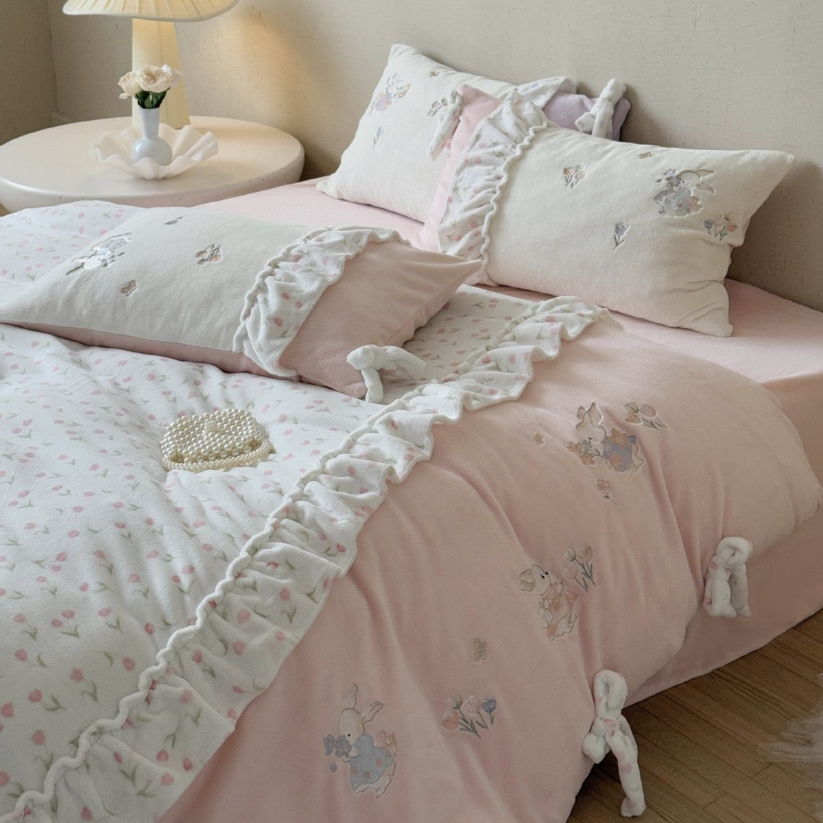 Children's bedding set with ruffles, bows and embroidered rabbit appliqués Bowlift