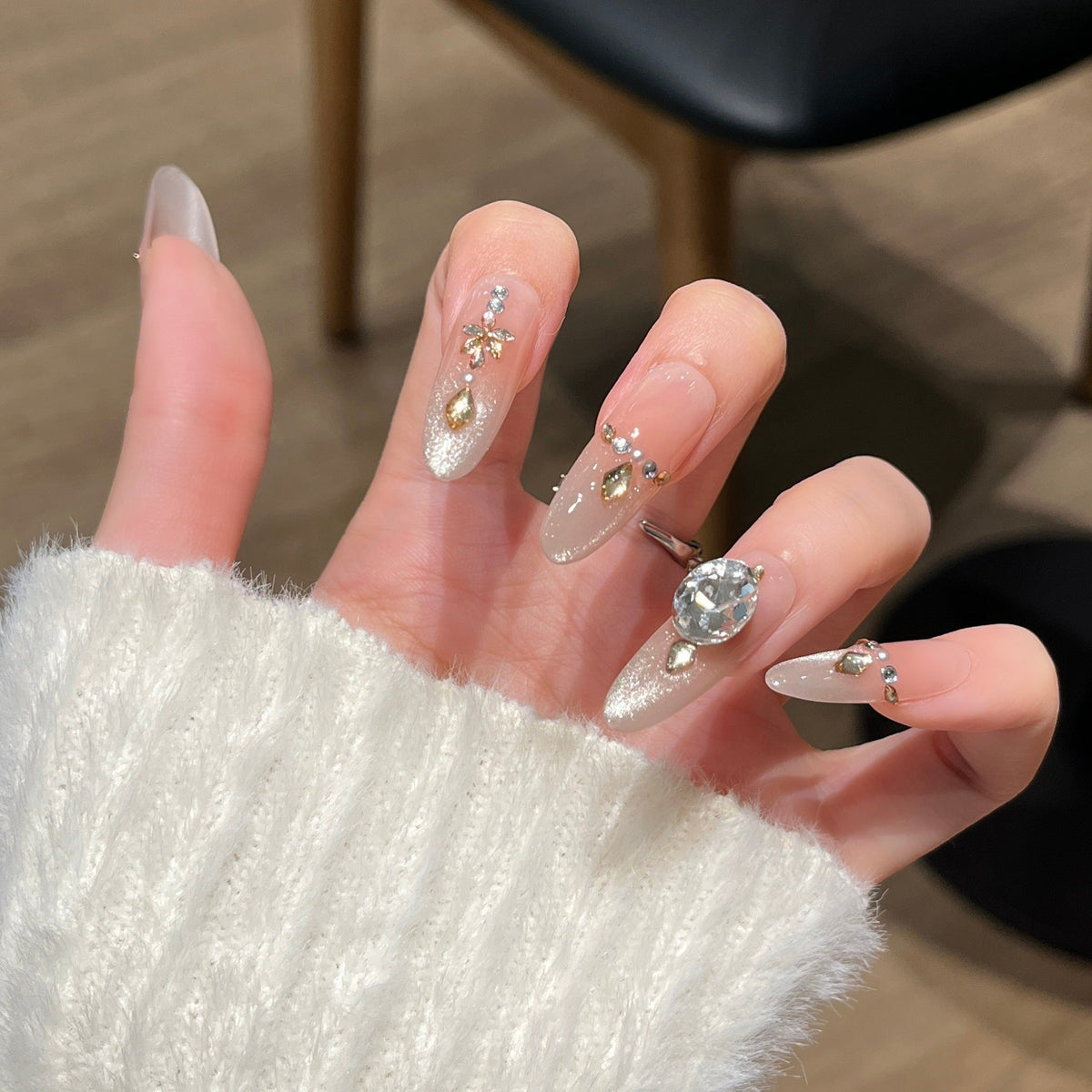Siopsrl | Decorative Press-On Nails with Gem Accents Siopsrl