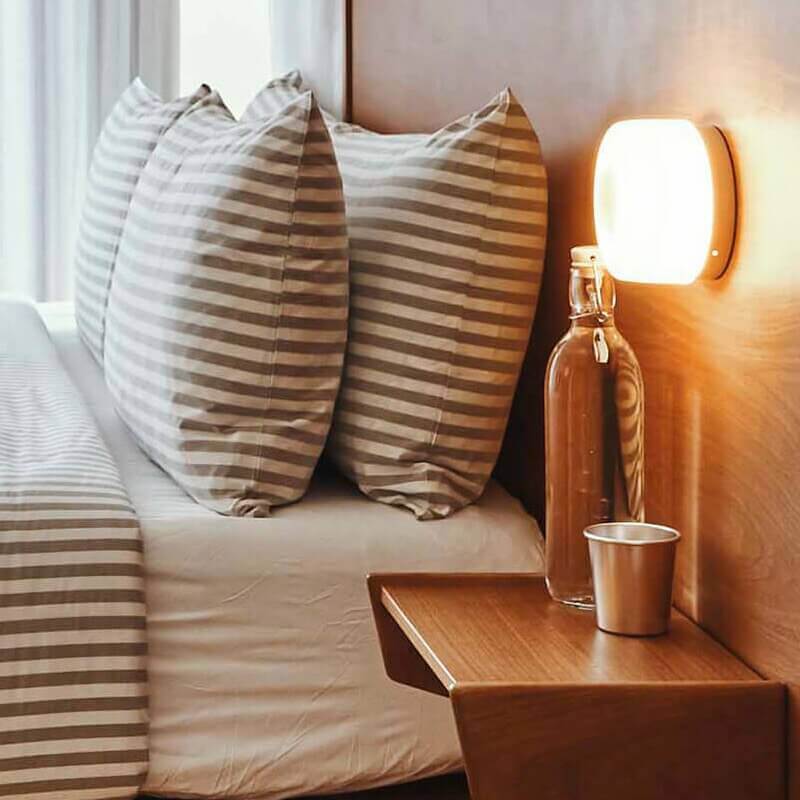 Siopsrl| Futuristic and unique solid Plexiglass wall lamp