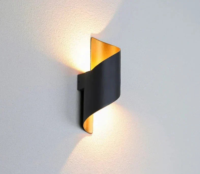 Siopsrl| IronEdge – Modern Wall Light Crafted from Iron and Acrylic