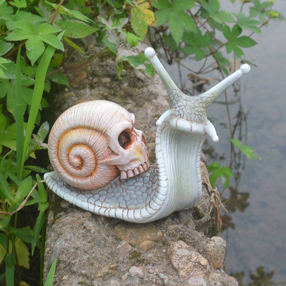 Siopsrl| Snail Skull Halloween Patio Sculpture