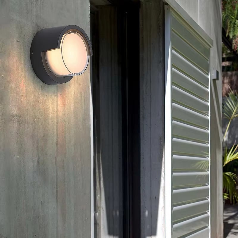 Siopsrl| Modern Outdoor LED Wall Light with Motion Sensor – Waterproof IP65 Security Lighting