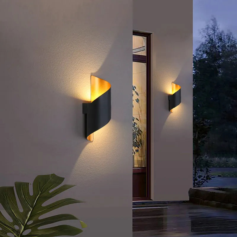 Siopsrl| IronEdge – Modern Wall Light Crafted from Iron and Acrylic