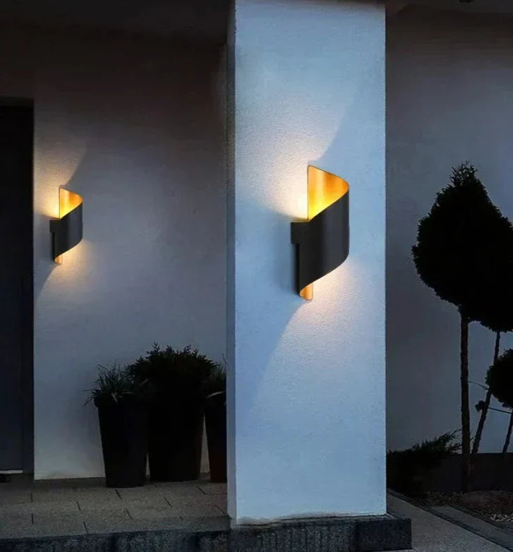 Siopsrl| IronEdge – Modern Wall Light Crafted from Iron and Acrylic