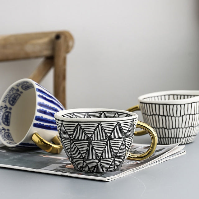 Siopsrl| Cup with abstract geometric pattern and gold handle