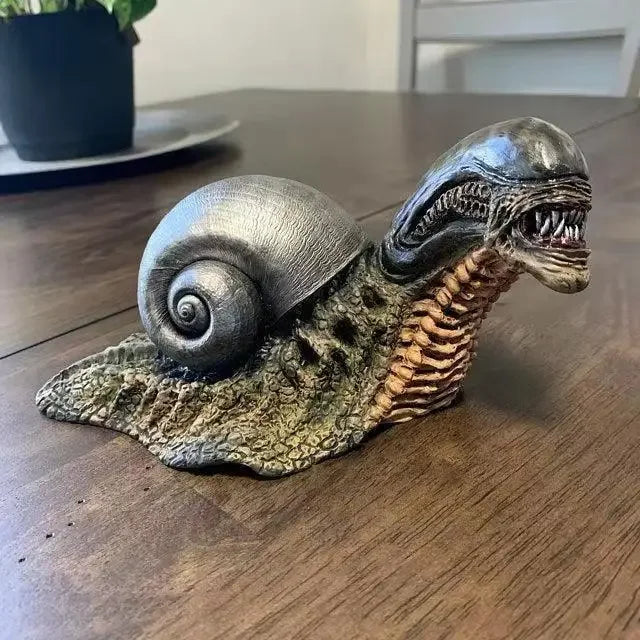 Variation Snail Statue, Resin Evil Snail Sculpture Alien Lover's New Favorite Home Office Decoration Garden Outdoor Decoration