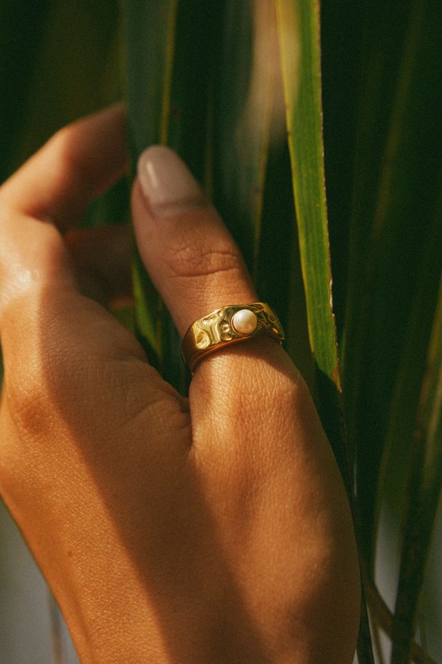 Lava de Oro Pearl Ring